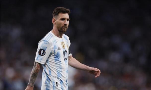 搞笑GIF：这大概就是传说中的夫妻相吧，俩人的面相基本重叠了！